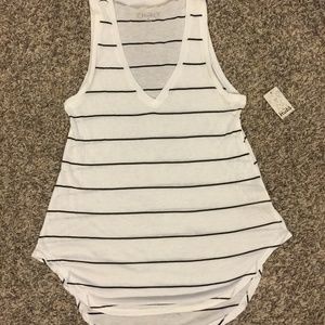 NWT Mudd V-Neck Round Hem Tunic Tank Top